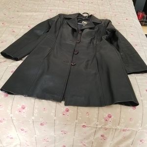 3/4 length trenchcoat